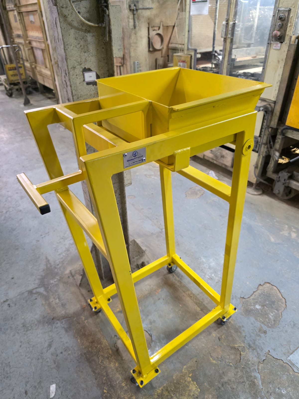 Estante modular metálica para almoxarifado industrial — Serralheria Qualytech